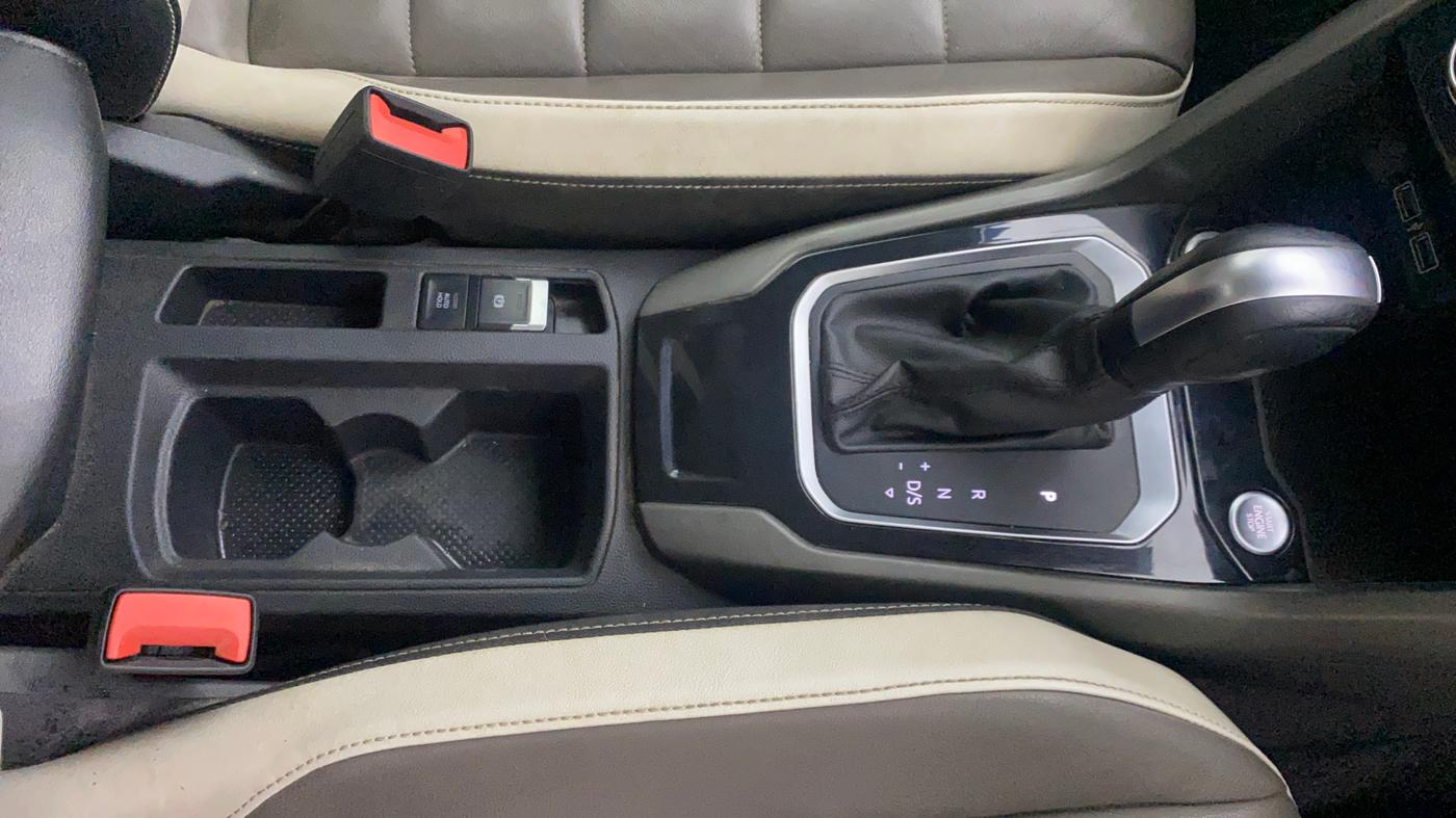 2019 Volkswagen T-ROC 1.5 TSI AT, Petrol, Automatic, 72,018 km, Gear Lever