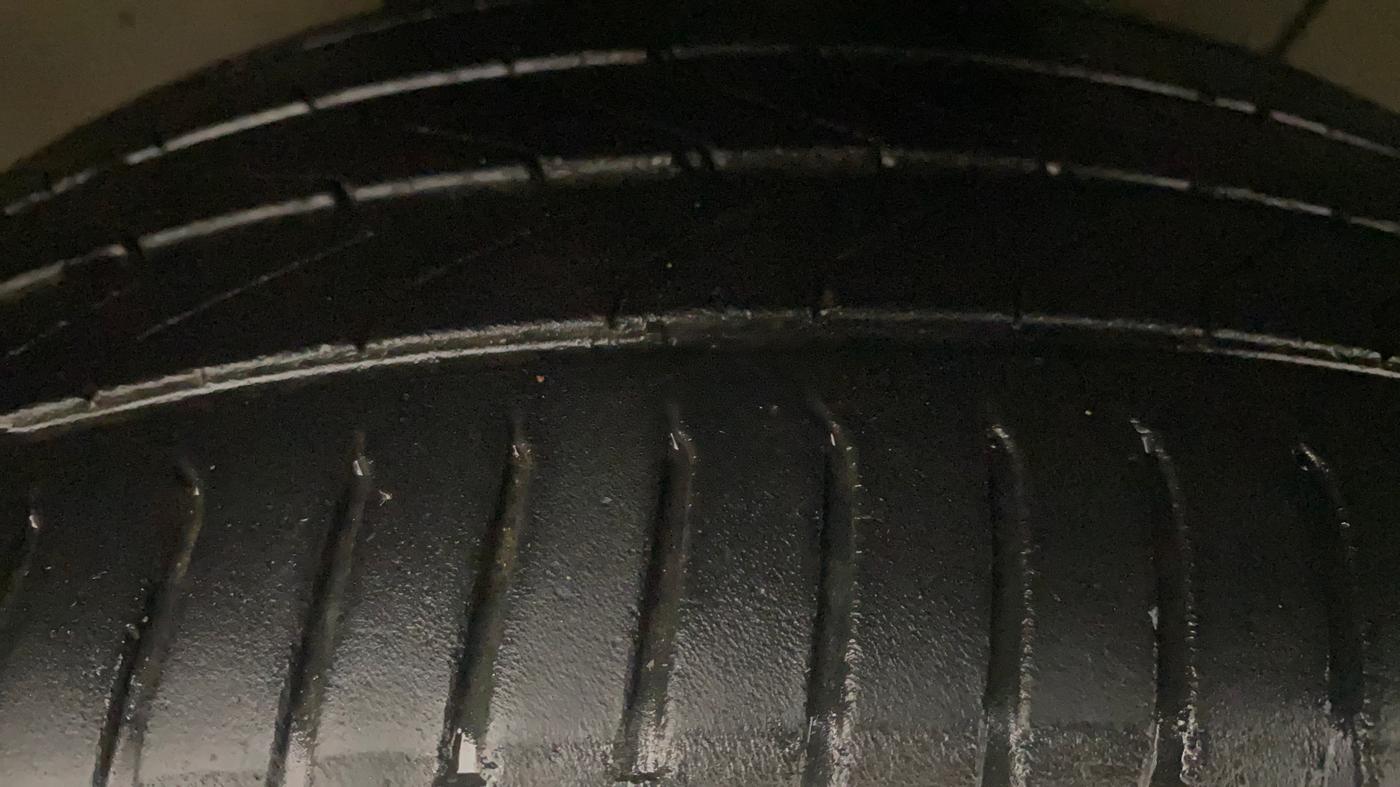 2019 Volkswagen T-ROC 1.5 TSI AT, Petrol, Automatic, 72,018 km, Right Front Tyre Tread