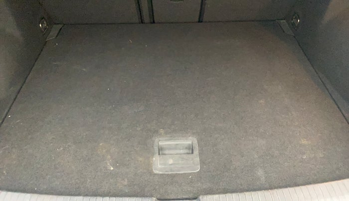 2019 Volkswagen T-ROC 1.5 TSI AT, Petrol, Automatic, 71,945 km, Boot Inside