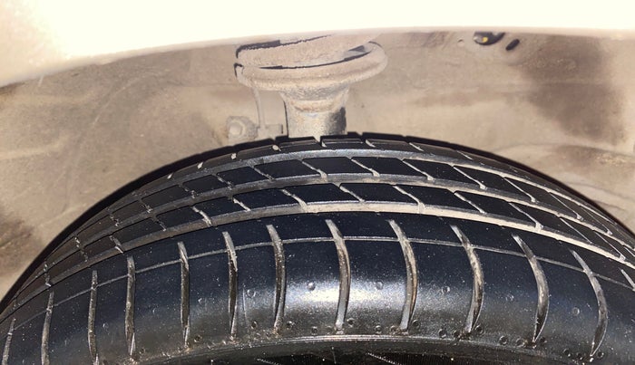 2013 Maruti Wagon R 1.0 VXI, Petrol, Manual, 18,175 km, Right Front Tyre Tread