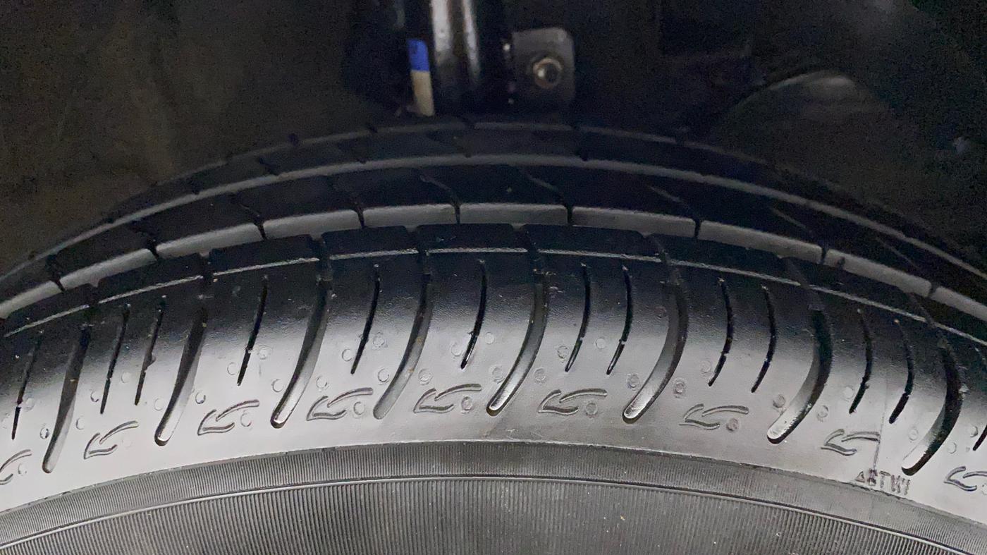 2021 Maruti Baleno DELTA PETROL 1.2, Petrol, Manual, 5,227 km, Right Front Tyre Tread