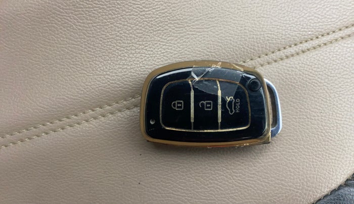 2015 Hyundai Grand i10 ASTA (O) 1.2 KAPPA VTVT, Petrol, Manual, 92,198 km, Key Close Up