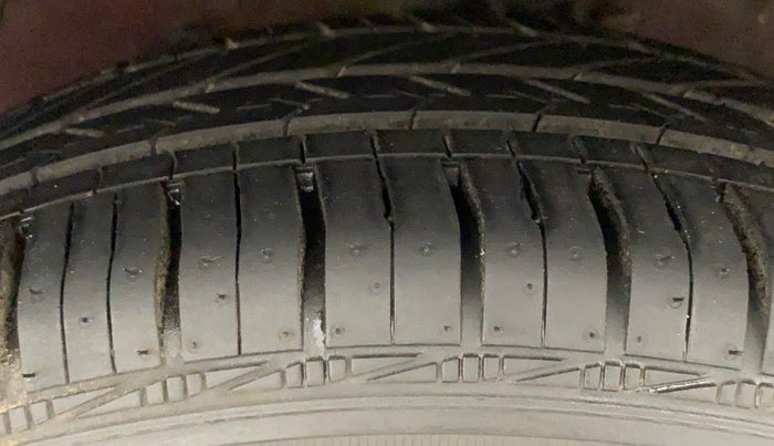 2014 Hyundai Xcent S (O) 1.2, Petrol, Manual, 88,848 km, Left Front Tyre Tread