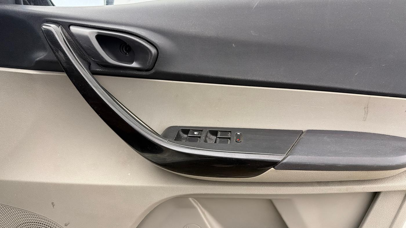 2019 Tata Tiago XZ PETROL, Petrol, Manual, 96,977 km, Driver Side Door Panels Control