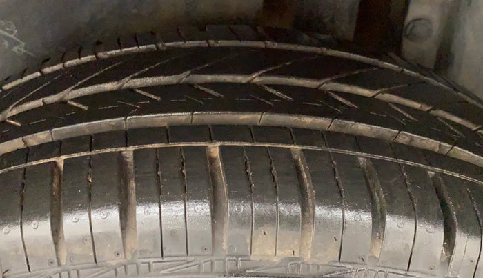 2017 Maruti Swift ZXI, Petrol, Manual, 57,062 km, Left Rear Tyre Tread