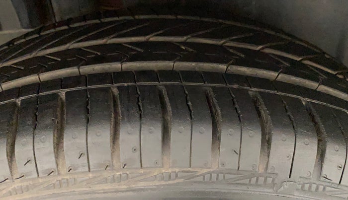 2017 Maruti Swift ZXI, Petrol, Manual, 57,062 km, Right Rear Tyre Tread