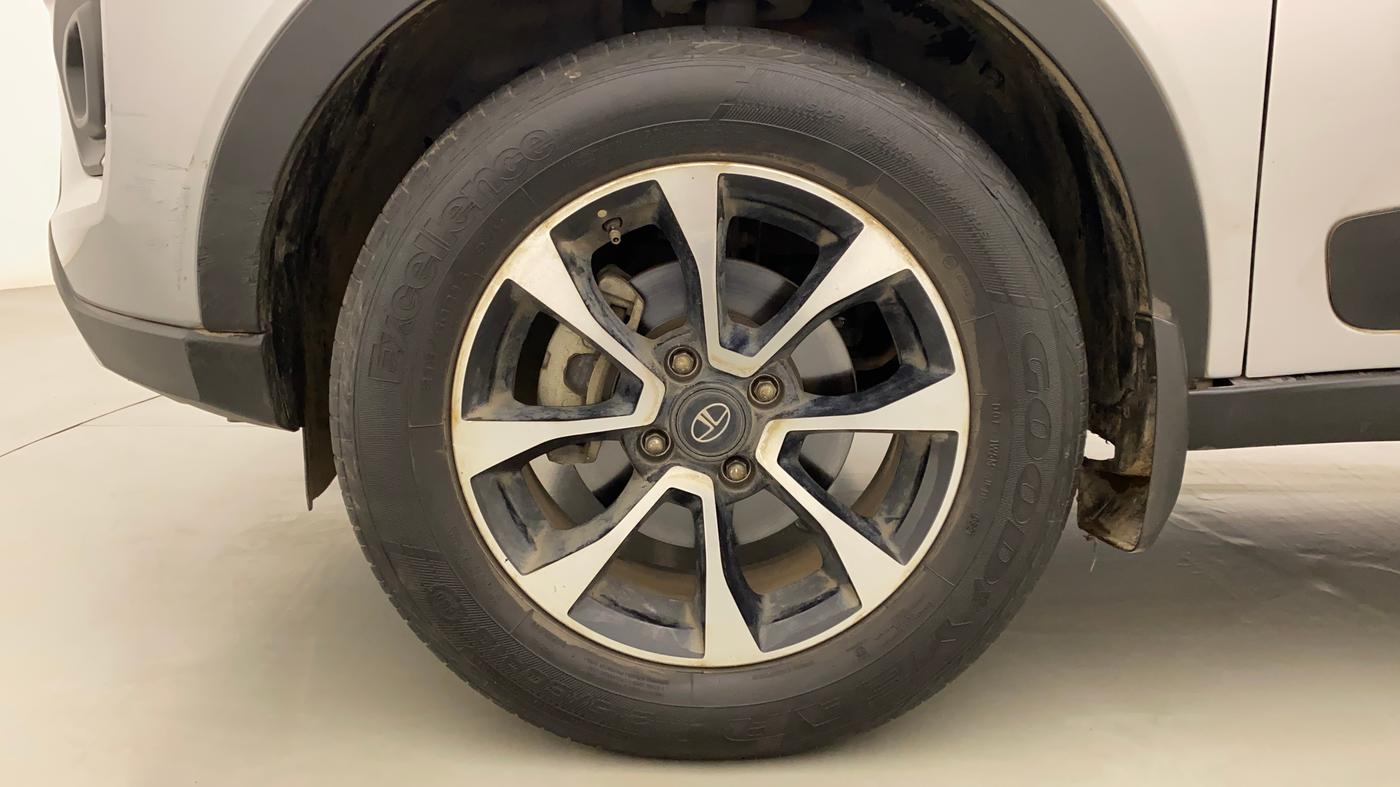 2021 Tata NEXON XZA PLUS SUNROOF DIESEL, Diesel, Automatic, 29,283 km, Left Front Wheel