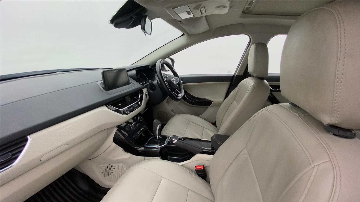 2021 Tata NEXON XZA PLUS SUNROOF DIESEL, Diesel, Automatic, 29,283 km, Right Side Front Door Cabin