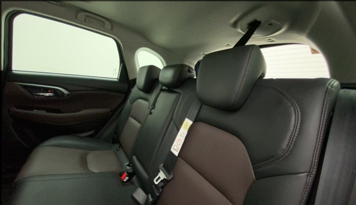 2022 Maruti Grand Vitara ALPHA SMART HYBRID ALLGRIP, Petrol, Manual, 11,806 km, Right Side Rear Door Cabin