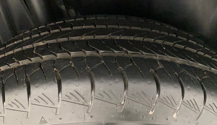 2022 Maruti Grand Vitara ALPHA SMART HYBRID ALLGRIP, Petrol, Manual, 11,806 km, Right Rear Tyre Tread