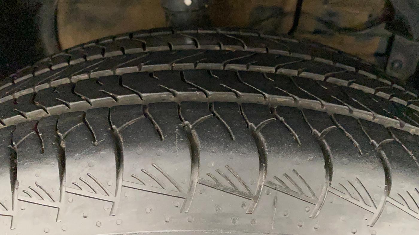 2022 Maruti Grand Vitara ALPHA SMART HYBRID ALLGRIP, Petrol, Manual, 11,806 km, Right Front Tyre Tread