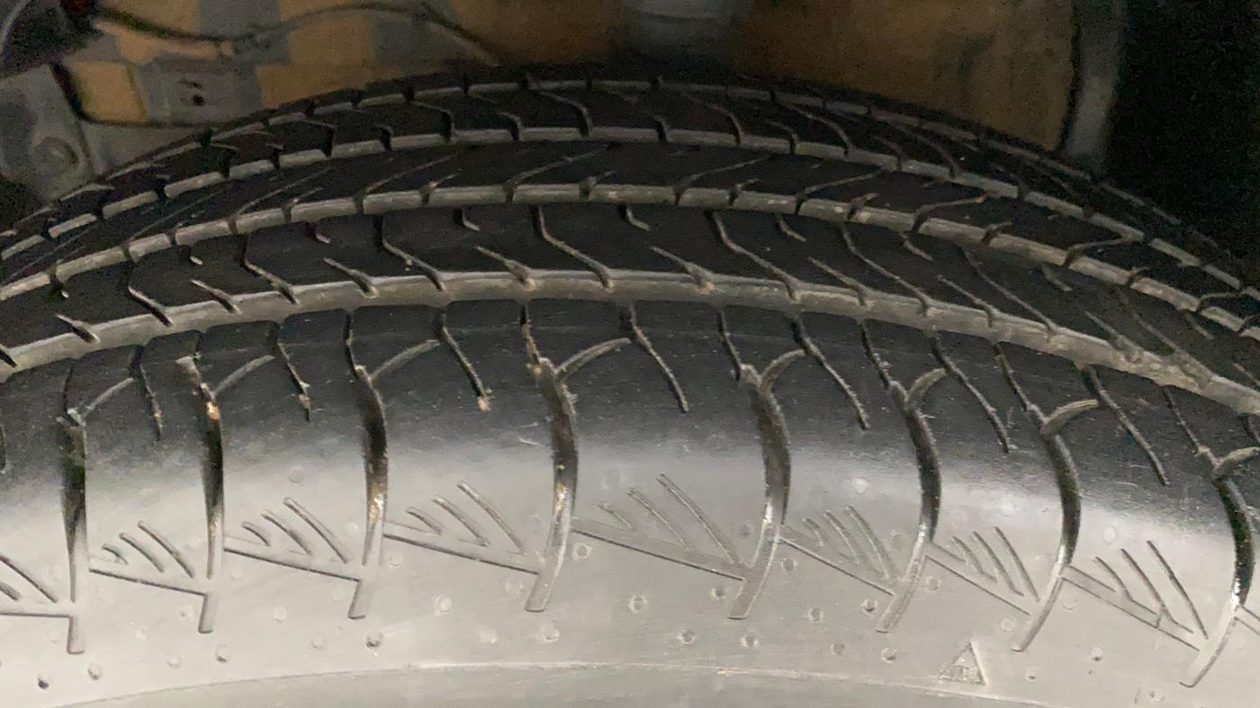 2022 Maruti Grand Vitara ALPHA SMART HYBRID ALLGRIP, Petrol, Manual, 11,806 km, Left Front Tyre Tread