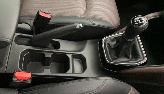 2022 Maruti Grand Vitara ALPHA SMART HYBRID ALLGRIP, Petrol, Manual, 11,806 km, Gear Lever