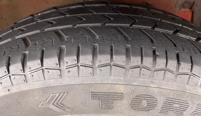 2017 Maruti Swift VXI D, Petrol, Manual, 41,321 km, Right Front Tyre Tread