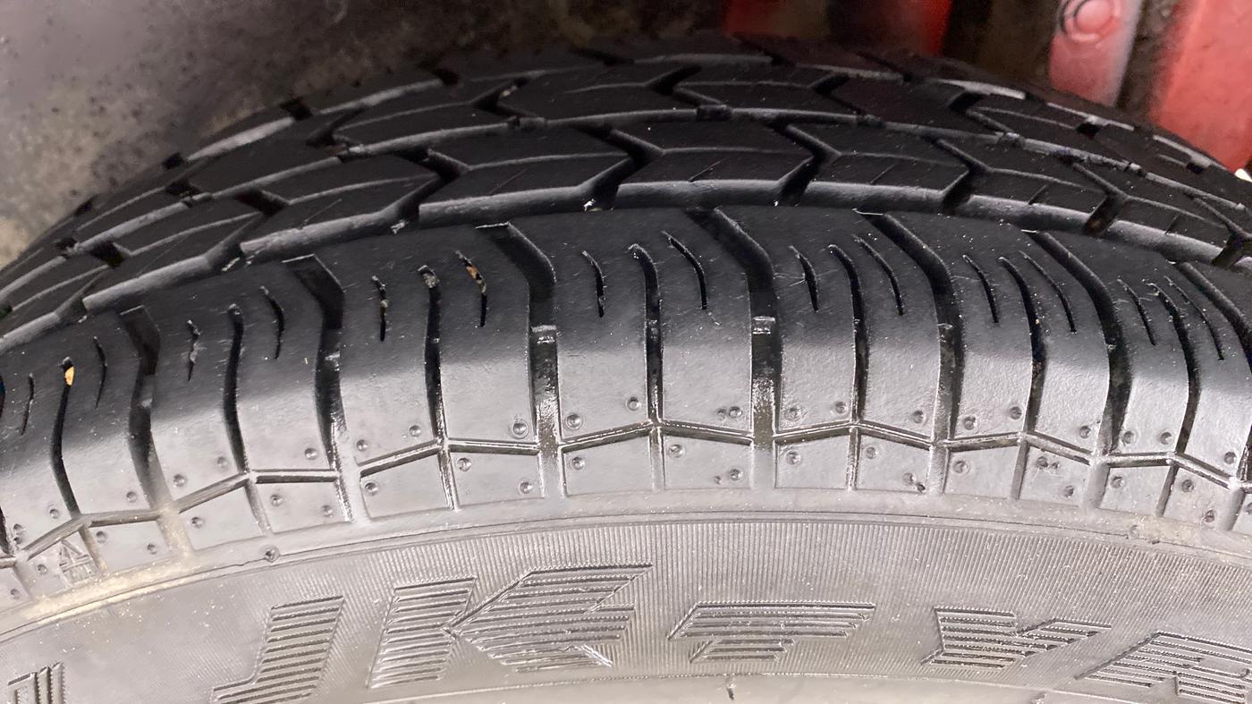 2017 Maruti Swift VXI D, Petrol, Manual, 41,321 km, Left Rear Tyre Tread