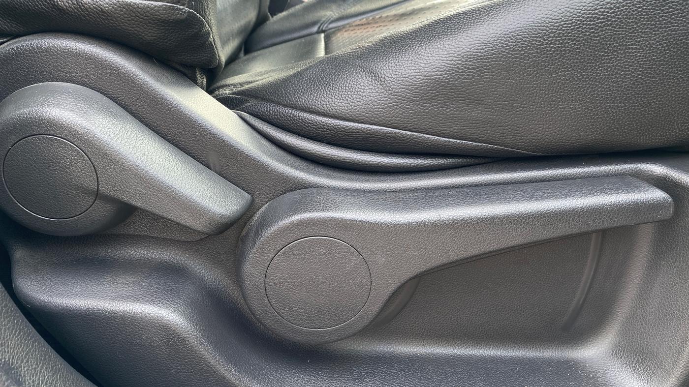 2019 Nissan Kicks XL DIESEL, Diesel, Manual, 53,788 km, Driver Side Adjustment Panel