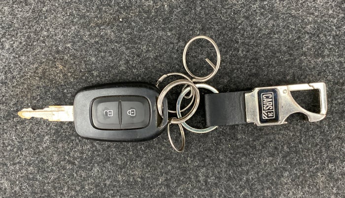 2016 Renault Kwid RXT Opt, Petrol, Manual, 55,494 km, Key Close Up