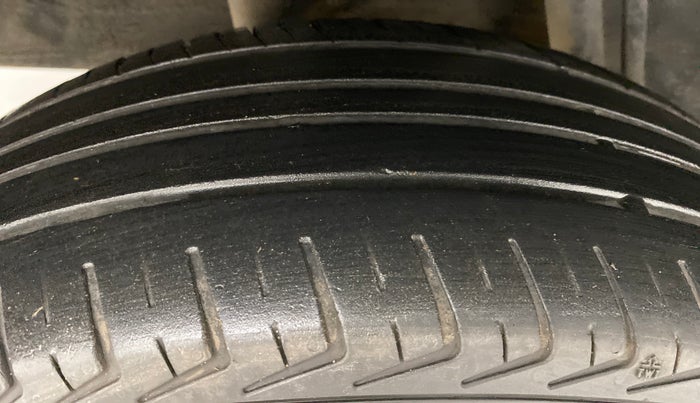 2016 Renault Kwid RXT Opt, Petrol, Manual, 55,494 km, Right Rear Tyre Tread