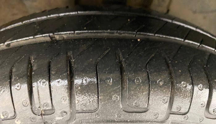 2016 Renault Kwid RXT Opt, Petrol, Manual, 55,494 km, Right Front Tyre Tread