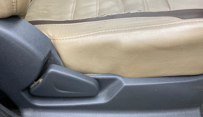 2016 Renault Kwid RXT Opt, Petrol, Manual, 55,494 km, Driver Side Adjustment Panel