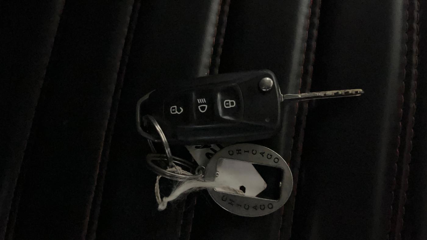 2019 Tata Tiago XZ PETROL, CNG, Manual, 84,755 km, Key Close Up