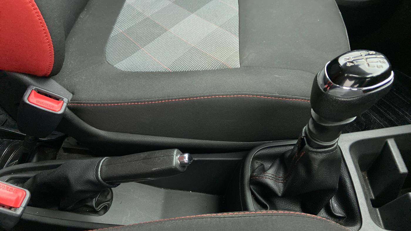 2020 Renault Kwid RXT, Petrol, Manual, 12,617 km, Gear Lever