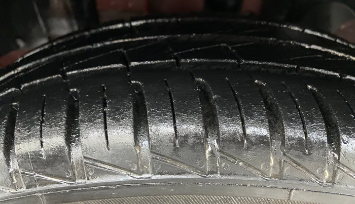 2020 Renault Kwid RXT, Petrol, Manual, 12,617 km, Left Front Tyre Tread
