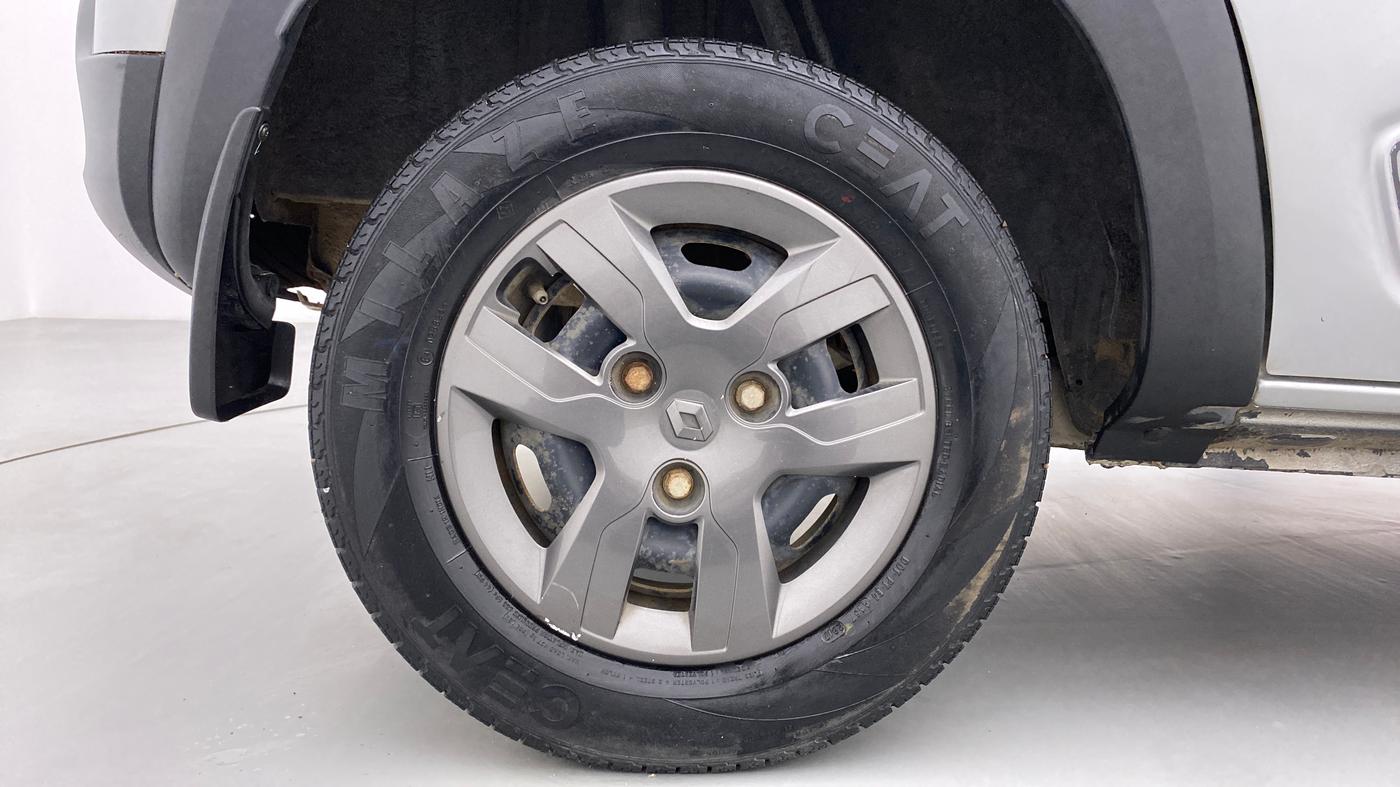 2017 Renault Kwid 1.0 RXT Opt AT, Petrol, Automatic, 43,476 km, Right Rear Wheel