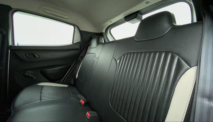 2017 Renault Kwid 1.0 RXT Opt AT, Petrol, Automatic, 43,476 km, Right Side Rear Door Cabin