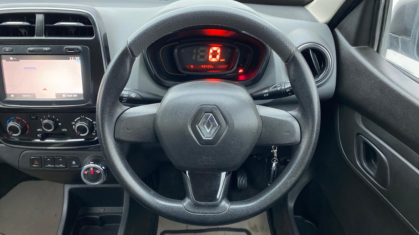 2017 Renault Kwid 1.0 RXT Opt AT, Petrol, Automatic, 43,476 km, Steering Wheel Close Up