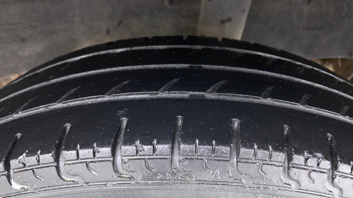 2017 Renault Kwid 1.0 RXT Opt AT, Petrol, Automatic, 43,476 km, Left Rear Tyre Tread