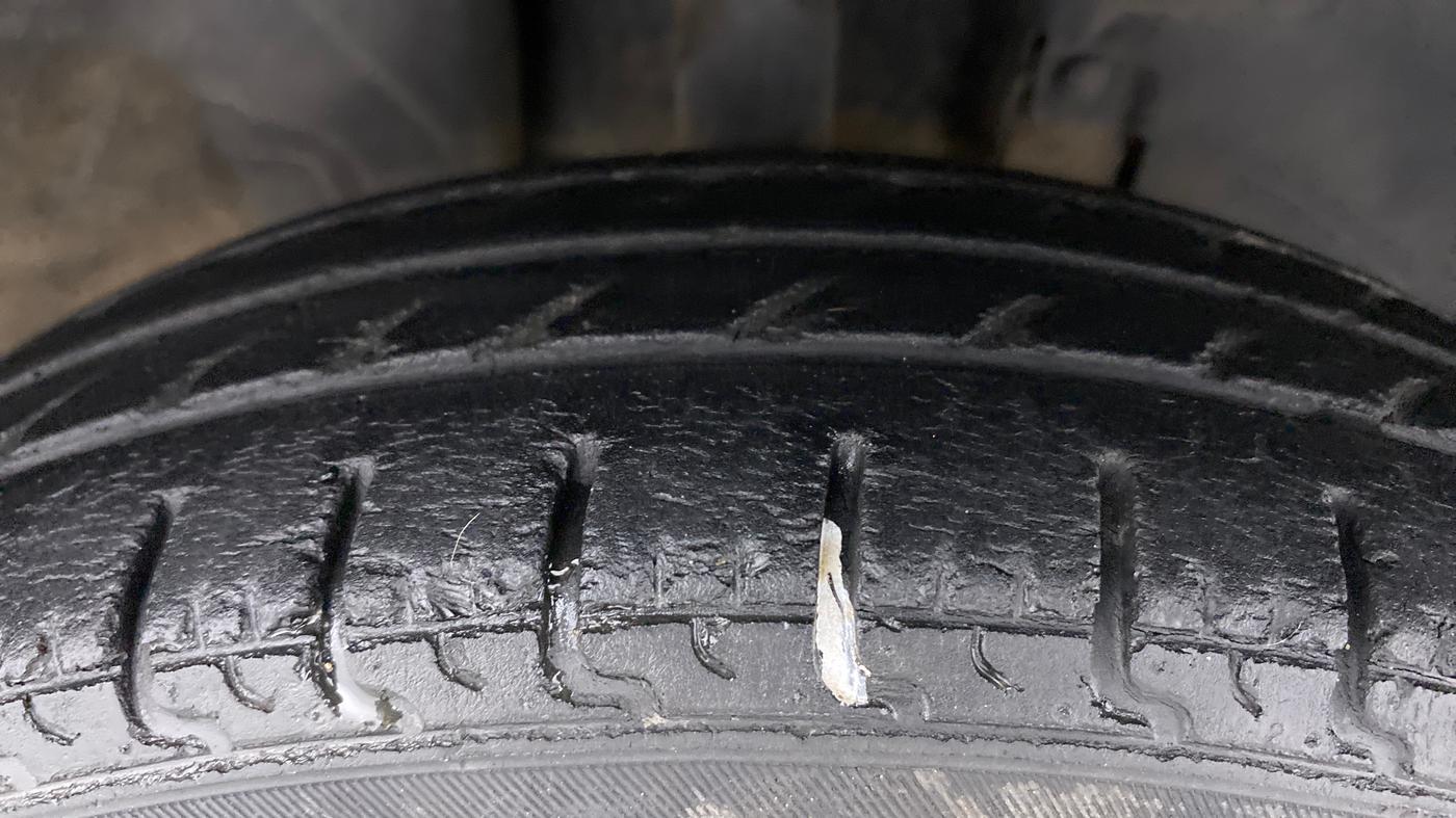 2017 Renault Kwid 1.0 RXT Opt AT, Petrol, Automatic, 43,476 km, Right Front Tyre Tread