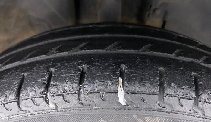 2017 Renault Kwid 1.0 RXT Opt AT, Petrol, Automatic, 43,476 km, Right Front Tyre Tread