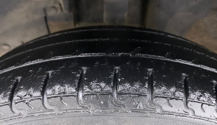 2017 Renault Kwid 1.0 RXT Opt AT, Petrol, Automatic, 43,476 km, Left Front Tyre Tread