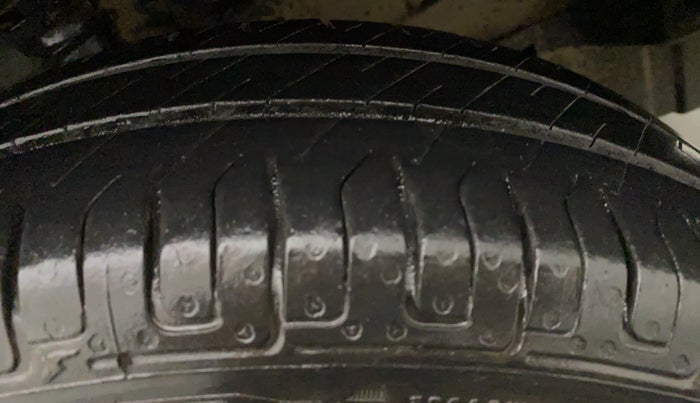 2013 Maruti Wagon R 1.0 VXI, CNG, Manual, 71,137 km, Left Front Tyre Tread
