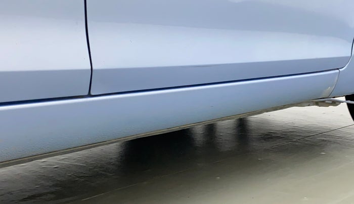 2015 Maruti Swift Dzire VXI, Petrol, Manual, 86,630 km, Right running board - Slightly dented