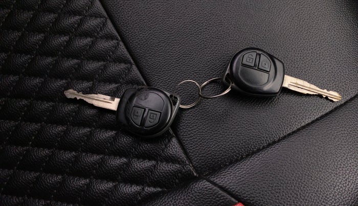 2016 Maruti Swift VXI O, Petrol, Manual, 95,288 km, Key Close Up
