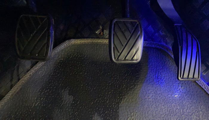 2016 Maruti Swift VXI O, Petrol, Manual, 95,288 km, Pedals