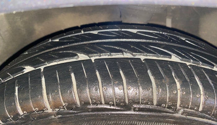 2014 Maruti Alto 800 VXI, Petrol, Manual, 38,018 km, Left Front Tyre Tread
