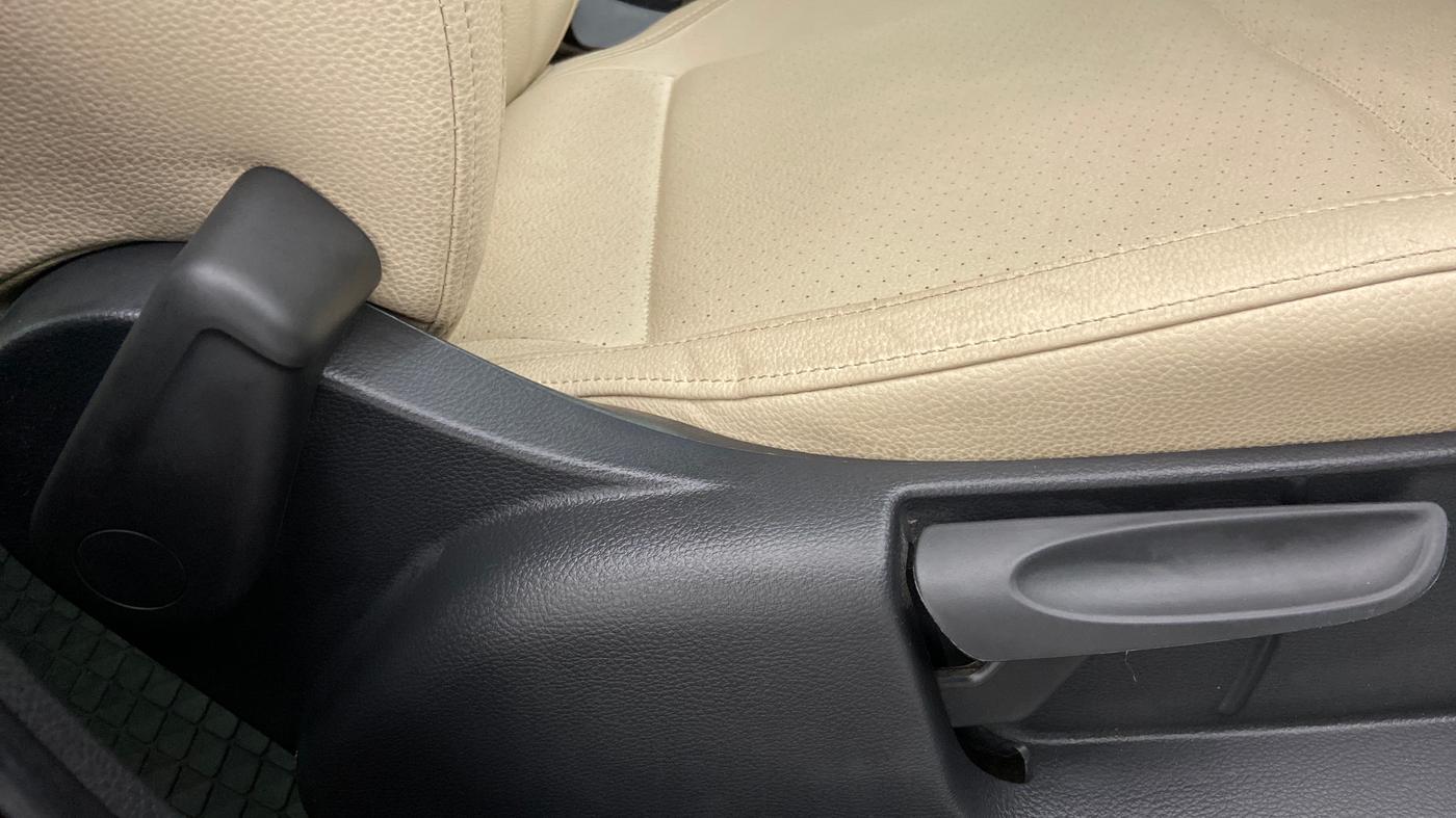 2020 Skoda Rapid STYLE 1.0TSI MT, Petrol, Manual, 20,946 km, Driver Side Adjustment Panel