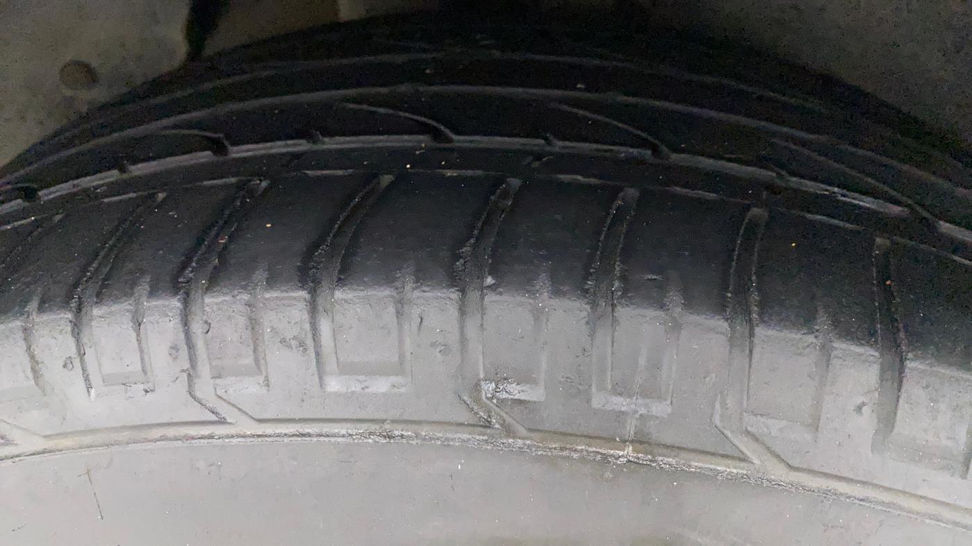 2016 Hyundai Creta SX PLUS AT 1.6 PETROL, Petrol, Automatic, 85,921 km, Right Rear Tyre Tread