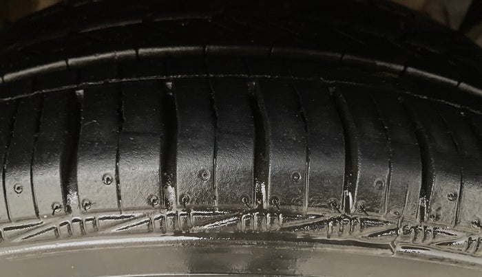 2017 Ford New Figo TREND 1.2 PETROL, Petrol, Manual, 41,939 km, Right Front Tyre Tread