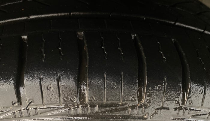 2017 Ford New Figo TREND 1.2 PETROL, Petrol, Manual, 41,939 km, Left Front Tyre Tread