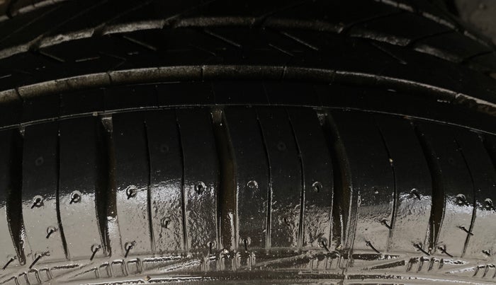 2017 Ford New Figo TREND 1.2 PETROL, Petrol, Manual, 41,939 km, Right Rear Tyre Tread