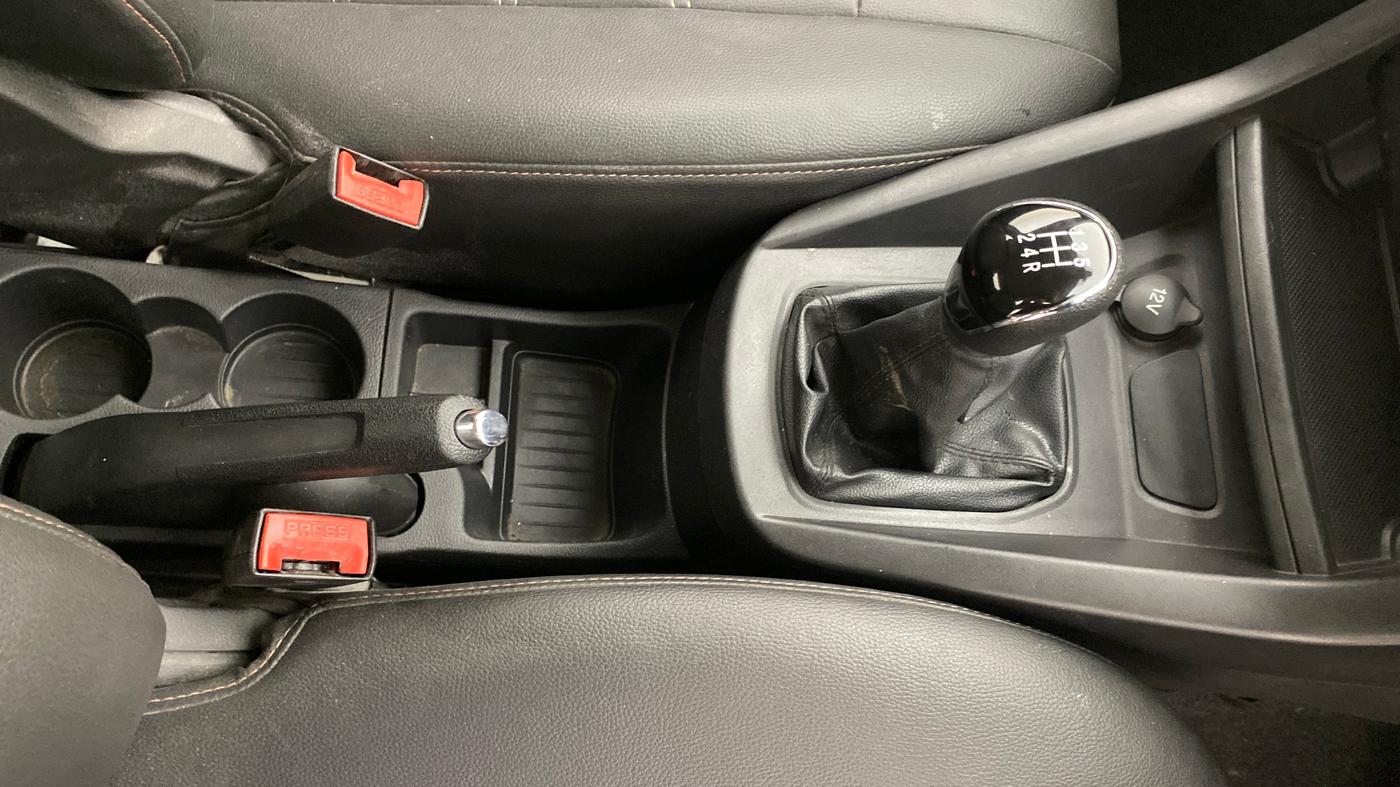 2017 Ford New Figo TREND 1.2 PETROL, Petrol, Manual, 41,939 km, Gear Lever