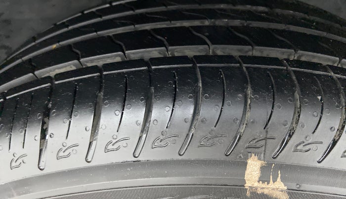 2015 Renault Duster 85 PS RXL, Diesel, Manual, 74,425 km, Right Front Tyre Tread