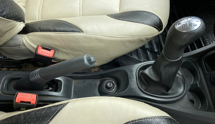 2015 Renault Duster 85 PS RXL, Diesel, Manual, 74,425 km, Gear Lever