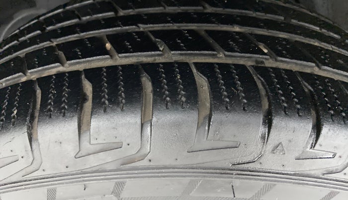 2015 Renault Duster 85 PS RXL, Diesel, Manual, 74,425 km, Right Rear Tyre Tread