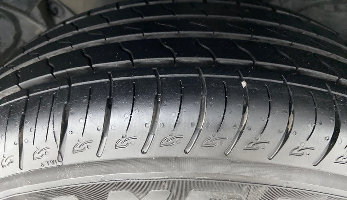 2015 Renault Duster 85 PS RXL, Diesel, Manual, 74,425 km, Left Front Tyre Tread