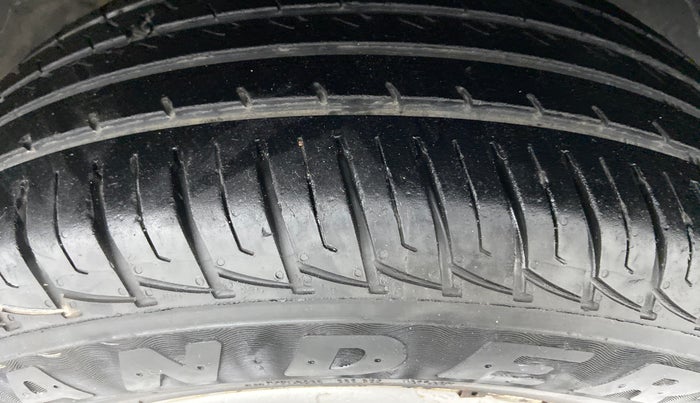 2015 Renault Duster 85 PS RXL, Diesel, Manual, 74,425 km, Left Rear Tyre Tread